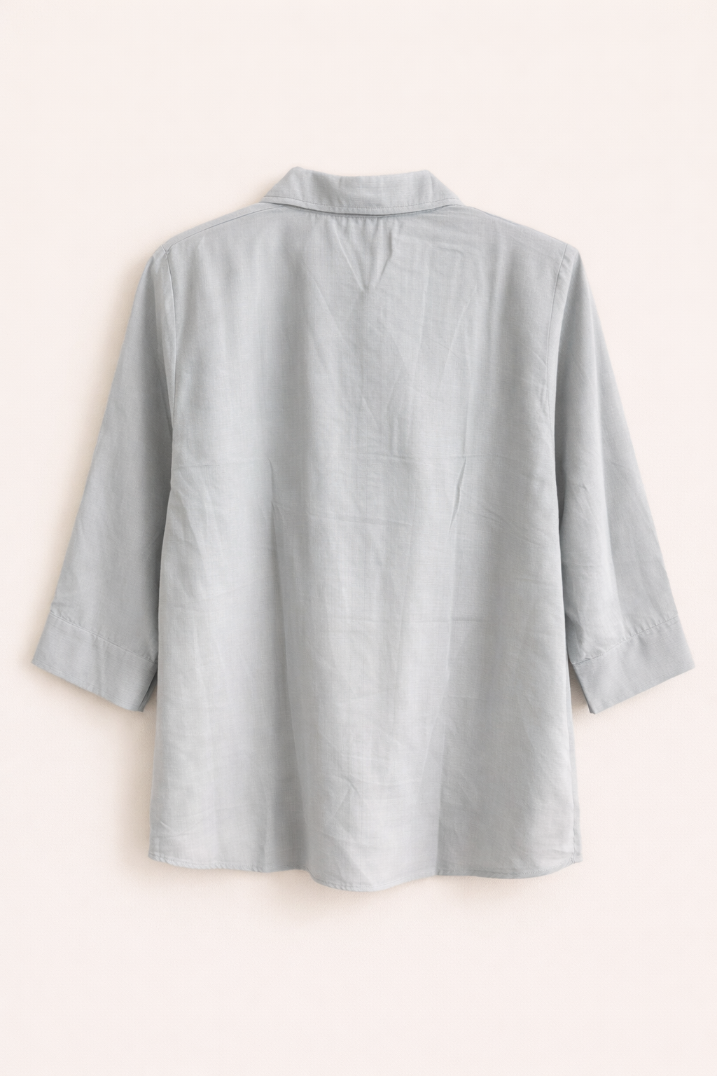 Lightweight button-up shirt casual styling

